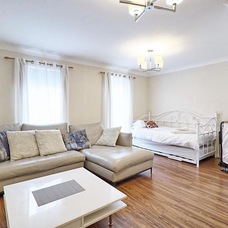 By Buildersbeds - Paignton House 4 Bedrooms Harold Wood Exteriör bild