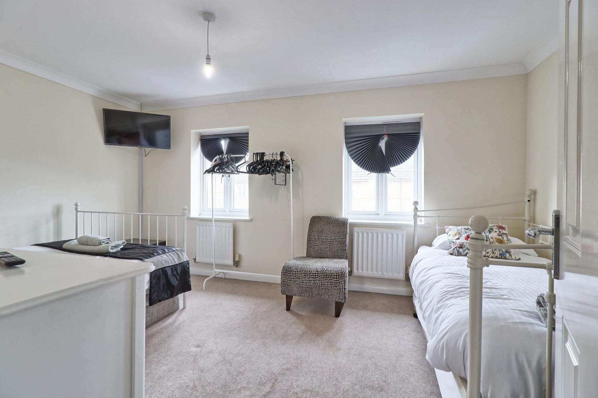 By Buildersbeds - Paignton House 4 Bedrooms Harold Wood Exteriör bild
