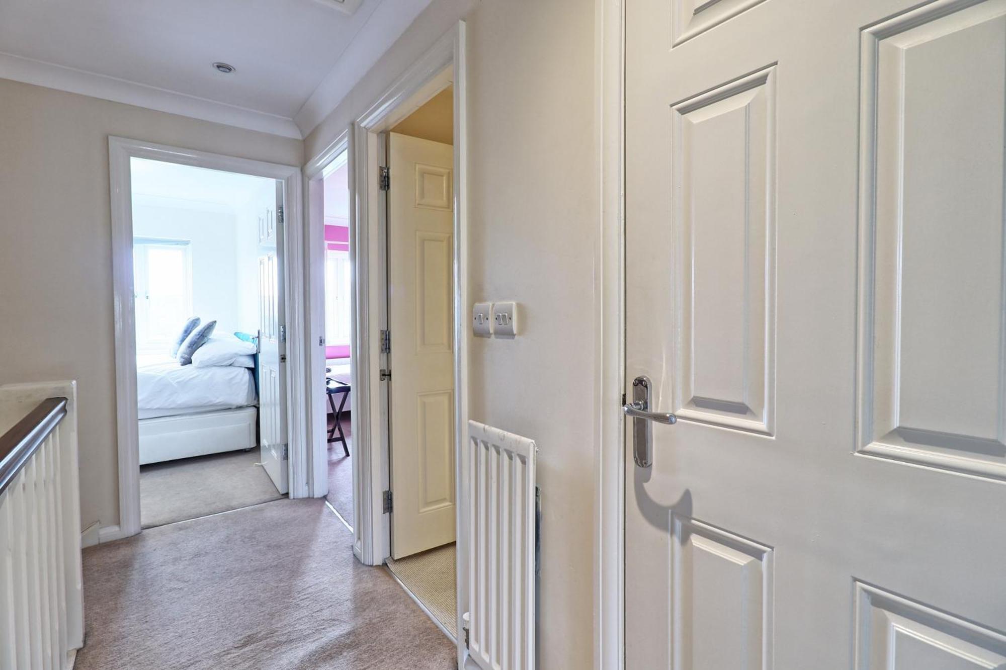 By Buildersbeds - Paignton House 4 Bedrooms Harold Wood Exteriör bild