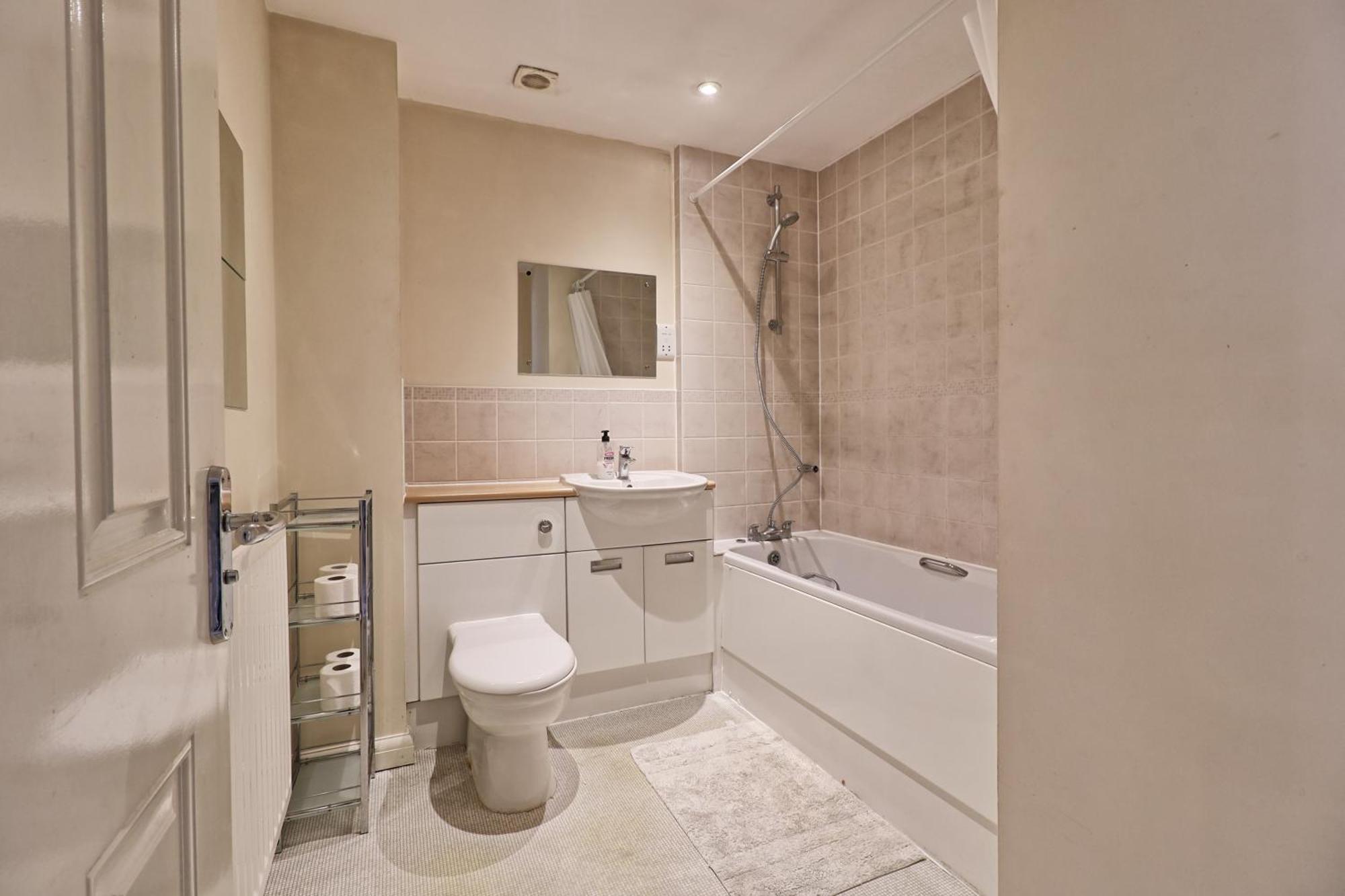 By Buildersbeds - Paignton House 4 Bedrooms Harold Wood Exteriör bild