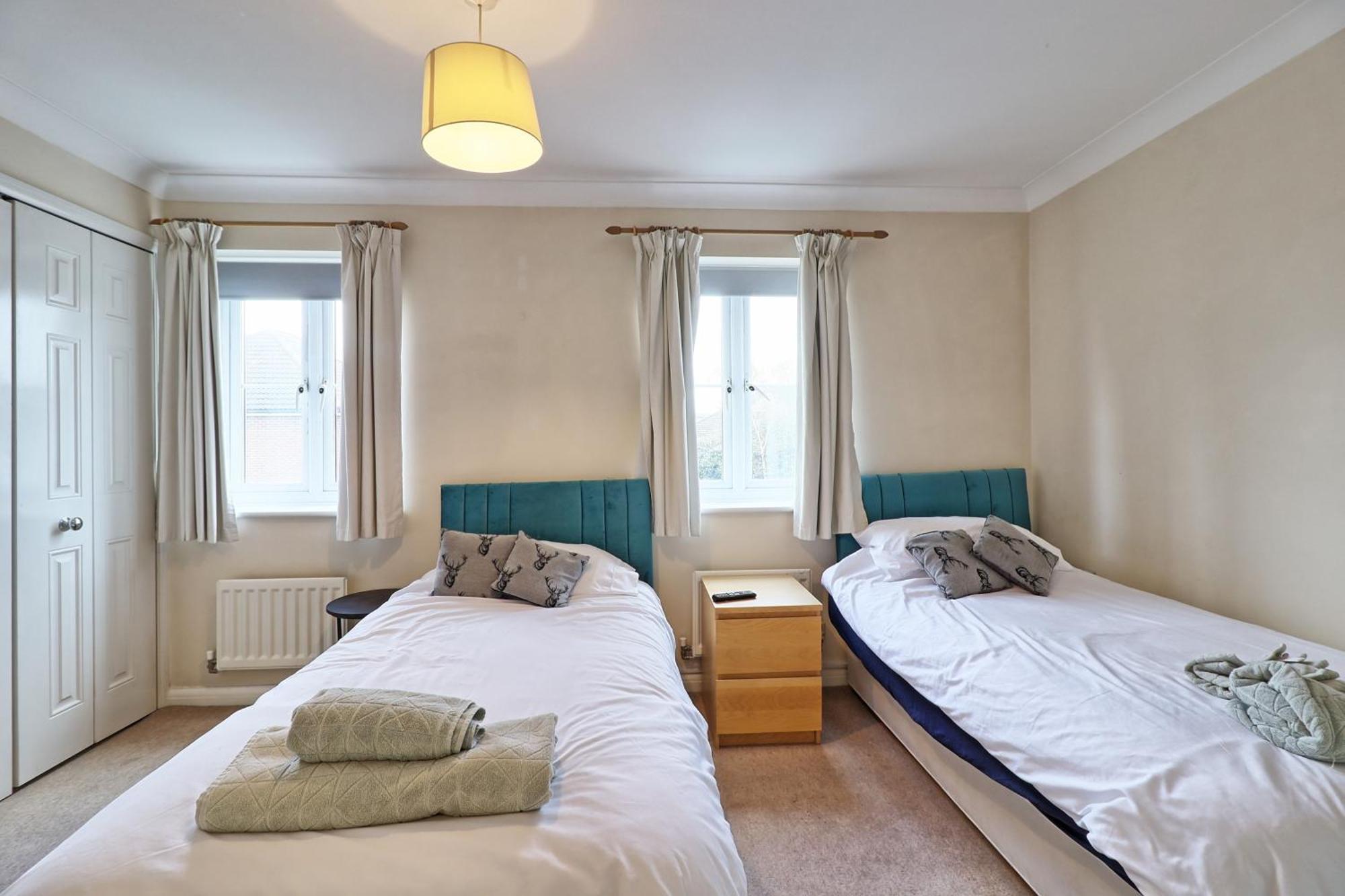 By Buildersbeds - Paignton House 4 Bedrooms Harold Wood Exteriör bild