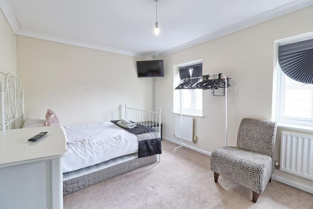 By Buildersbeds - Paignton House 4 Bedrooms Harold Wood Exteriör bild