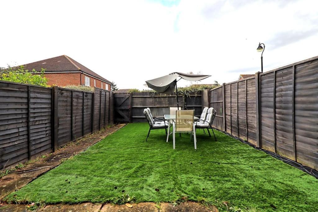 By Buildersbeds - Paignton House 4 Bedrooms Harold Wood Exteriör bild