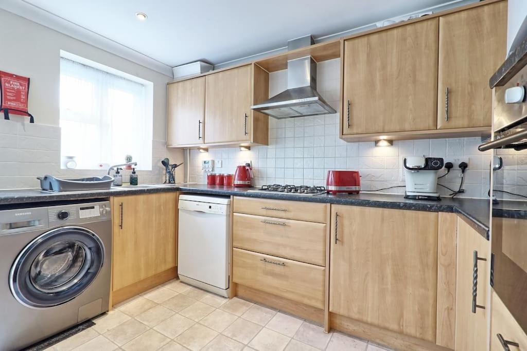 By Buildersbeds - Paignton House 4 Bedrooms Harold Wood Exteriör bild