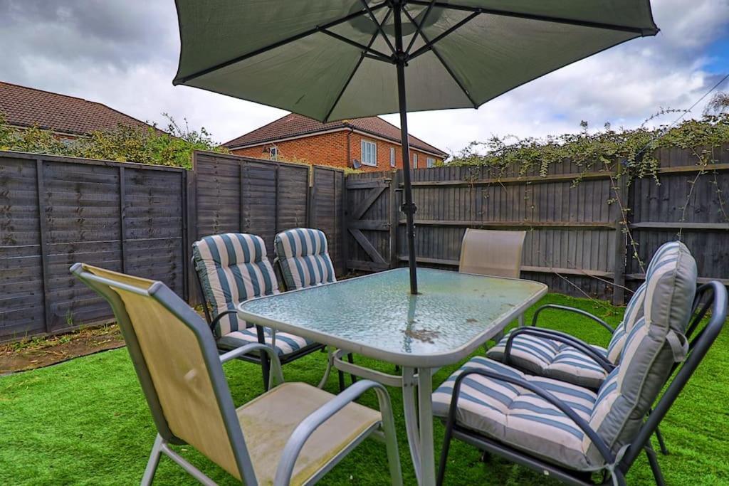 By Buildersbeds - Paignton House 4 Bedrooms Harold Wood Exteriör bild